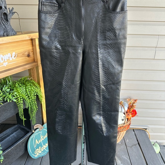 Aritzia Wilfred Melina Faux Croc black pants size 2 - Picture 3 of 9